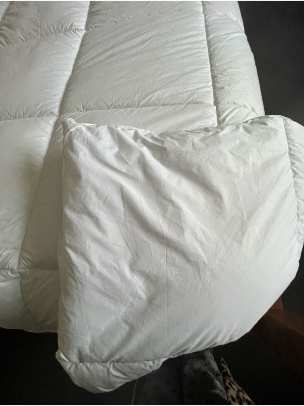 🛏️ Calvin Klein Down Alternative King Comforter 😴 - Picture 4 of 6